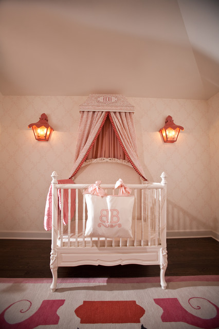 Фото детской комнаты для маленькой девочки.