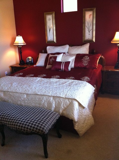 Современный дизайн спальни в  красном цвете
