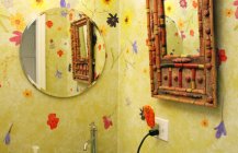Оригинальный цветочный дизайн туалетной комнаты